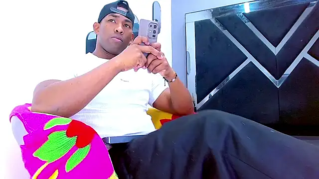 Roman_Muscle_ – Naživo XXX chat