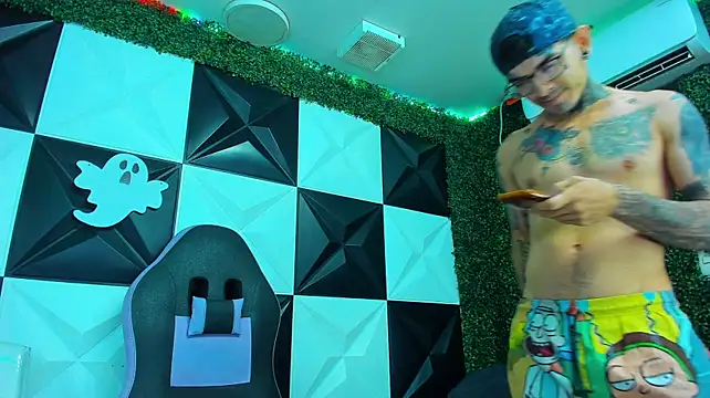 Chatroom XXX en direct de Boy_tatto77