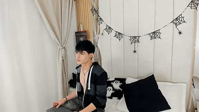 Alan__brook Adlı Modelin Canlı XXX Sohbeti