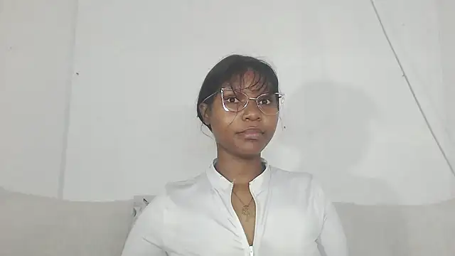 Barbieyaya Chat XXX in diretta