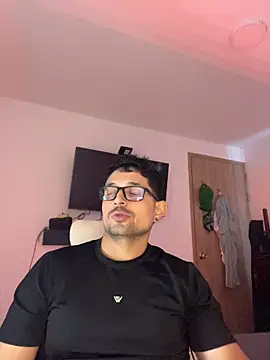 TroyeKnight Chat XXX live