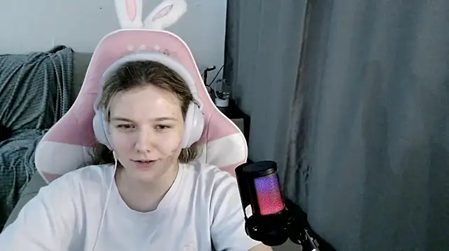 HelenMo0n Chat XXX in diretta