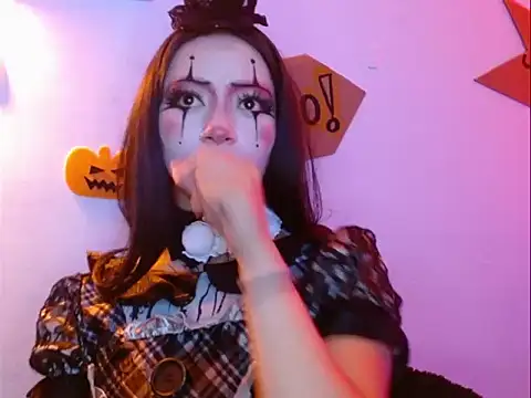 Victoria-Moon Adlı Modelin Canlı XXX Sohbeti