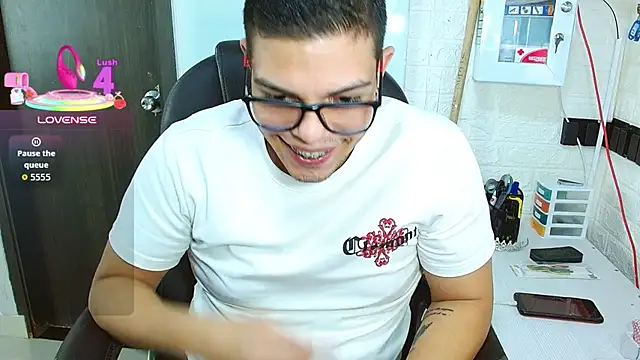 Realjoel01 Adlı Modelin Canlı XXX Sohbeti