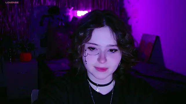 AliceFervent Adlı Modelin Canlı XXX Sohbeti