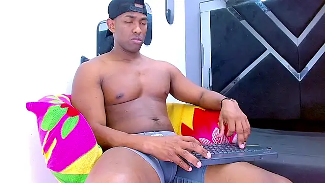 Roman_Muscle_ – Live XXX-chat