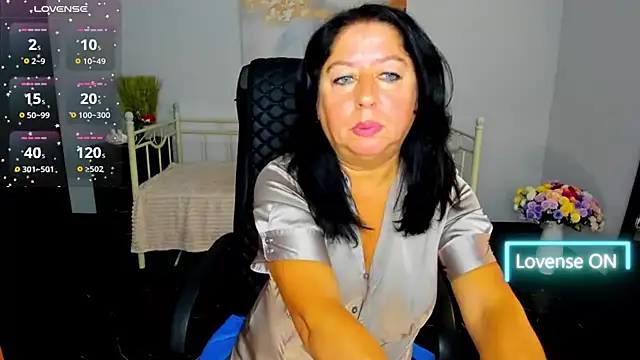 Julia_Dean Chat XXX live