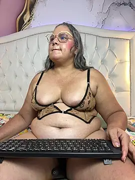 Lucy_Milf_474's Live XXX Chat