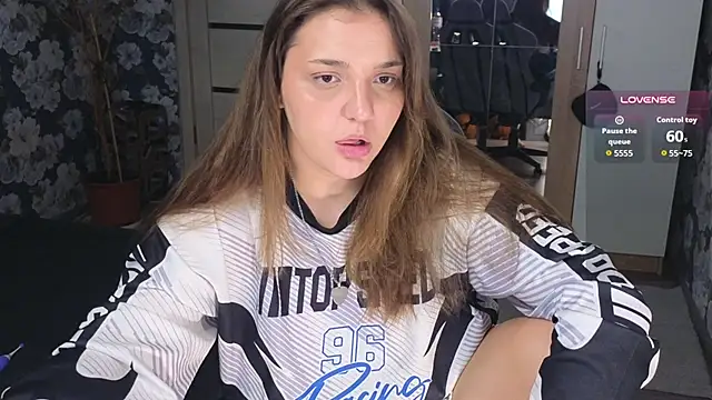 _momiji_ XXX чат на живо