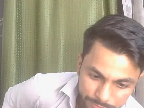 צ'אט XXX בשידור חי של Stubborndesiboy