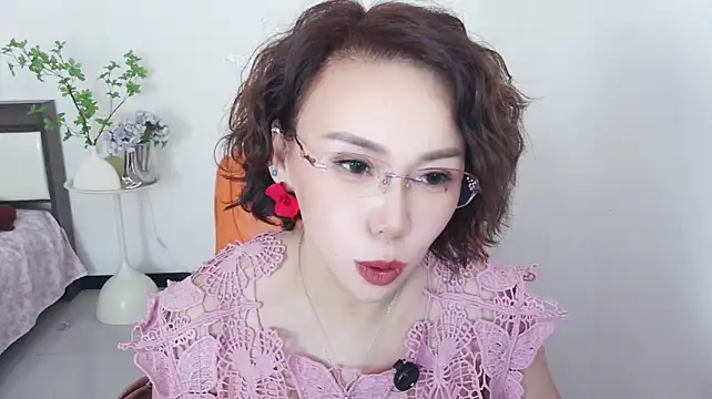 Онлайн чат XXX qinqin428