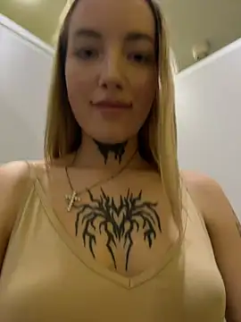 your_dream4's Live XXX Chat