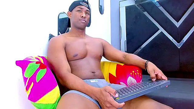 Roman_Muscle_ – Live XXX-chat