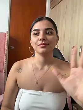 Estrella22's Live XXX Chat