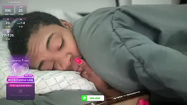PetiteWet's Live XXX Chat