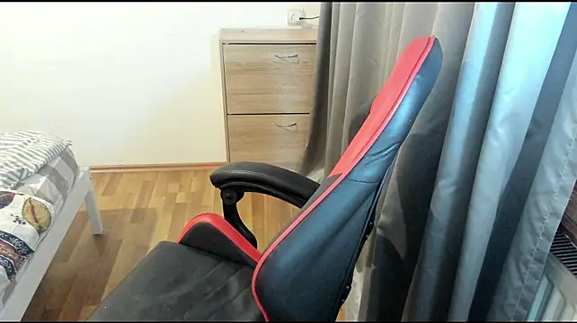 illarian Live XXX chat