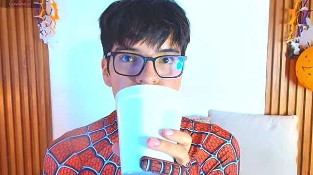 Milo_Wolff Adlı Modelin Canlı XXX Sohbeti