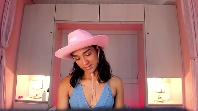 Онлайн чат XXX AnahiCollins