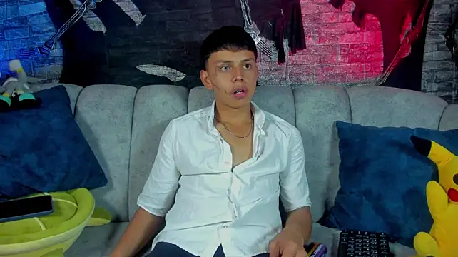 Chat +18 de ryanmilk_ ao vivo