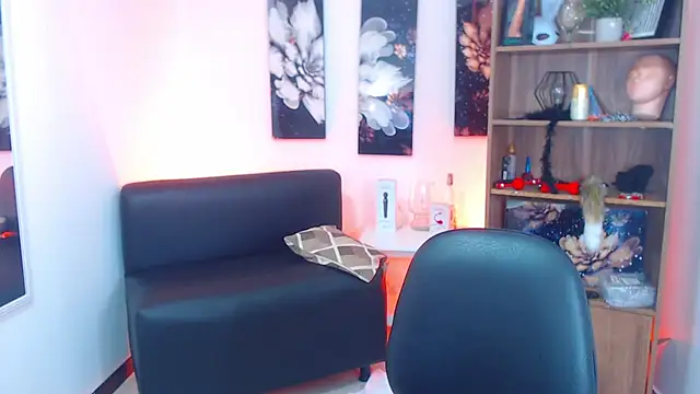 Keilathompson Adlı Modelin Canlı XXX Sohbeti