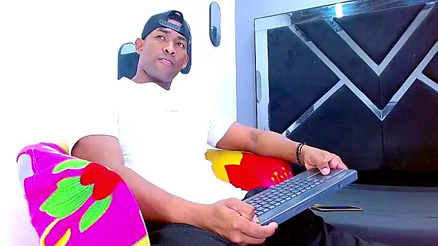 Roman_Muscle_ live XXX chat