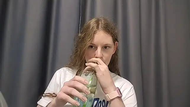 ZellaTsuchiura's Live XXX Chat