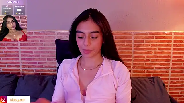 Онлайн чат XXX lilith_petit_