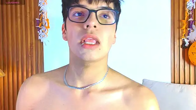Chat +18 de Milo_Wolff ao vivo