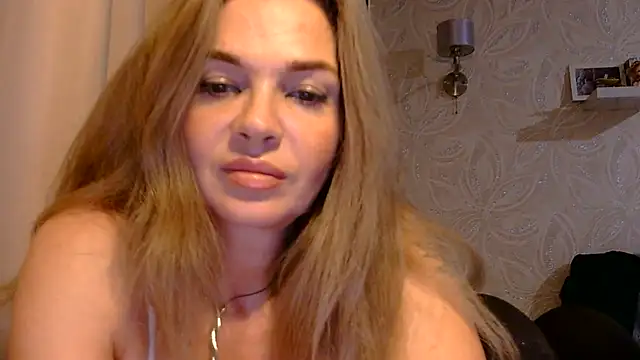 LuciaSnowy – Naživo XXX chat
