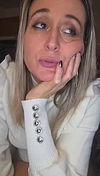 Malicia-hot – Naživo XXX chat