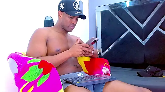 Roman_Muscle_ Live XXX-Chat