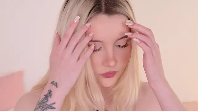 NesollaのライブXXXチャット