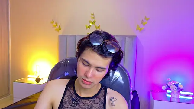 Derek_Sinn Adlı Modelin Canlı XXX Sohbeti