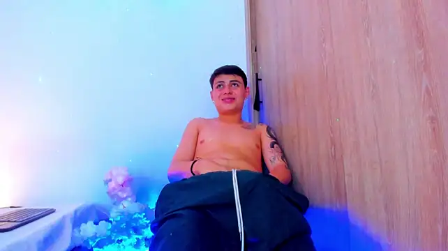 Онлайн чат XXX lu_blake_