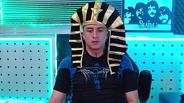 XXX chat uživo modela Godofcumxxx