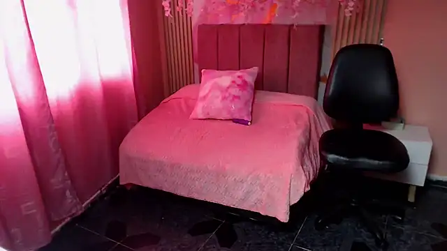 Arya_sand élő XXX-chatje