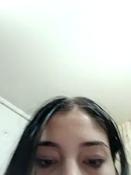 Virgin_Pussy_Love Adlı Modelin Canlı XXX Sohbeti
