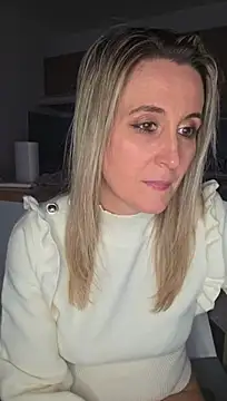 Malicia-hot Live XXX-Chat