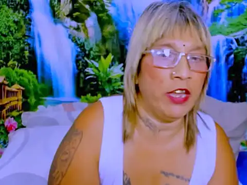 indianroxy Adlı Modelin Canlı XXX Sohbeti