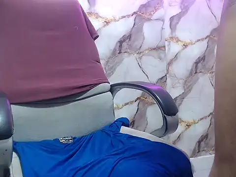 Estebanbigcock23 Show in webcam