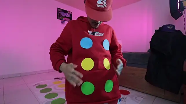 trieone élő XXX-chatje