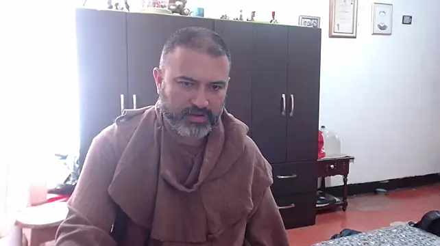 دردشة MatteoSky الجنسية المباشرة