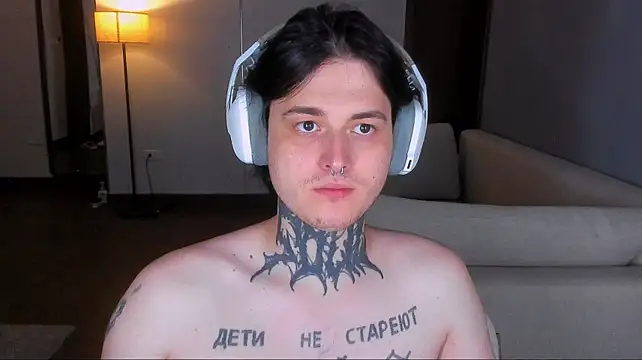 צ'אט XXX בשידור חי של _torfin_