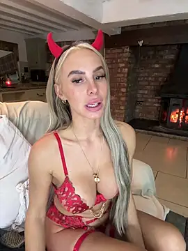 BellaGreenxo Adlı Modelin Canlı XXX Sohbeti