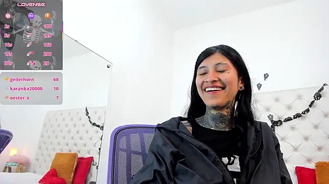 Онлайн чат XXX esmeralda06