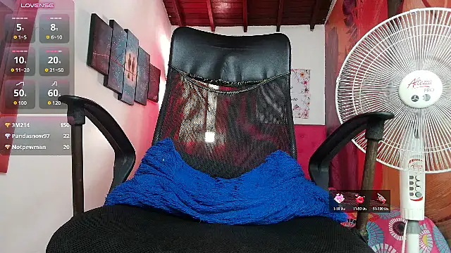 Онлайн чат XXX kiaraluxe_