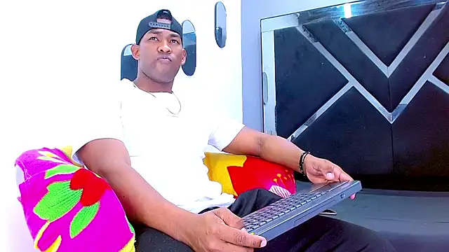 Roman_Muscle_ élő XXX-chatje