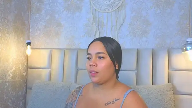 EmilyQueen3x 라이브 XXX 채팅