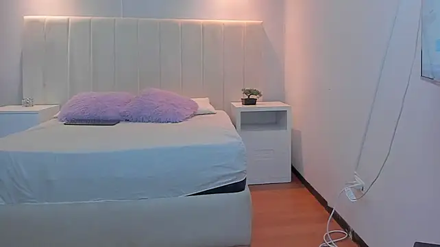Онлайн чат XXX Emma_Lara1