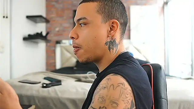 AlphaMasterXxx Chat XXX live